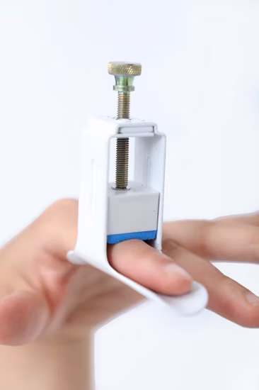 Finger Splint of Straightening Type for Bone Fracture